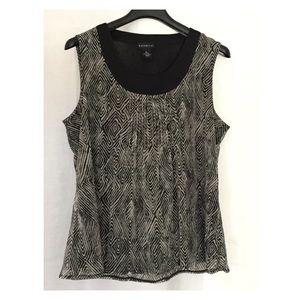 Black and white print shell